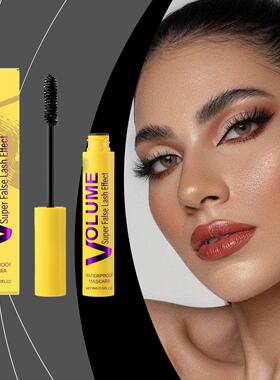 Mascara that naturally enhances the base of your lashes, pro