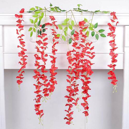 Christmas decorationssuspended gwall hung green plants