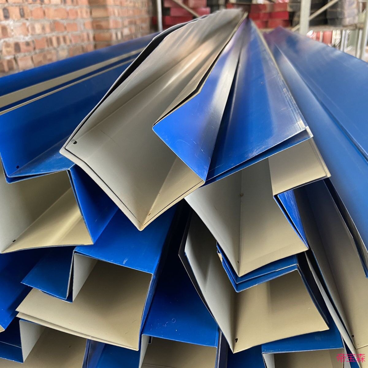 彩钢瓦雨水槽流水槽阳光房屋檐接水槽农村屋顶雨水槽屋檐建筑型