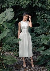 越南小众名媛女神范轻熟法式长裙，气质白色蕾丝，玫瑰花朵无袖连衣裙