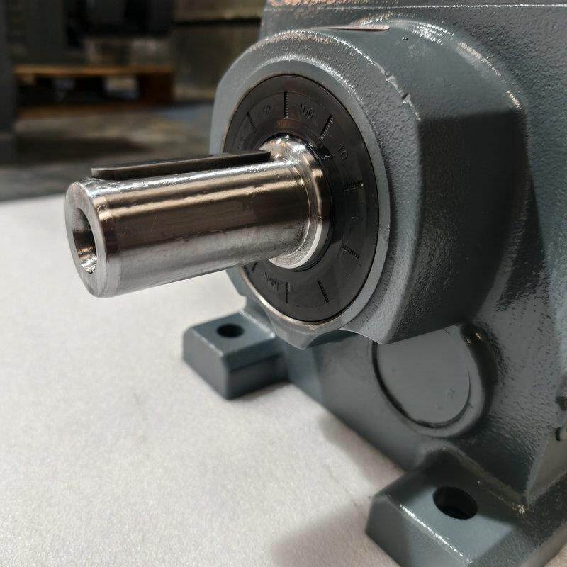 厂家供应四大系列R/S/K/F立式卧式减速机螺旋输送带用齿轮减速器