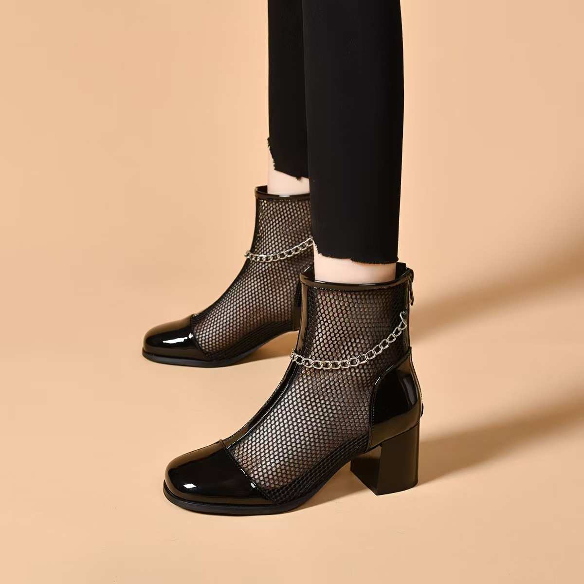 欧美风凉靴女2025春夏黑色粗跟高跟时装鞋小众个性镂空链条罗马鞋
