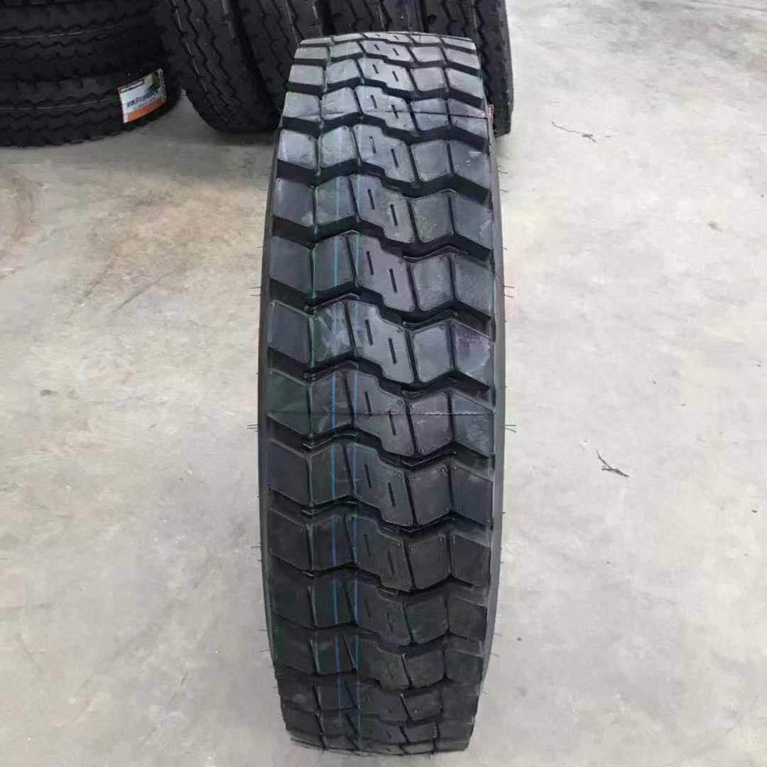 卡车轮胎8.25R20 825R16 900R20 750R16 700R16全钢丝轮胎