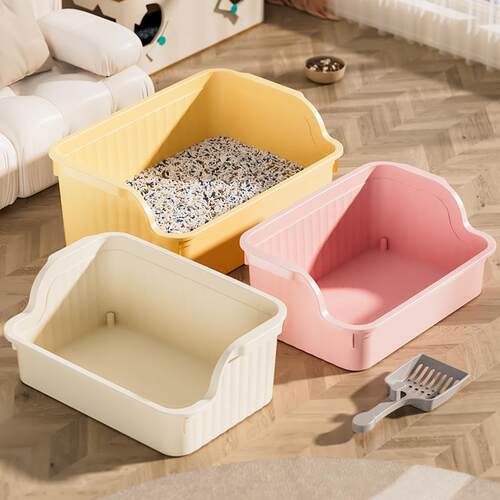 Large open cat litter box, splash-proof, with a cat litter s