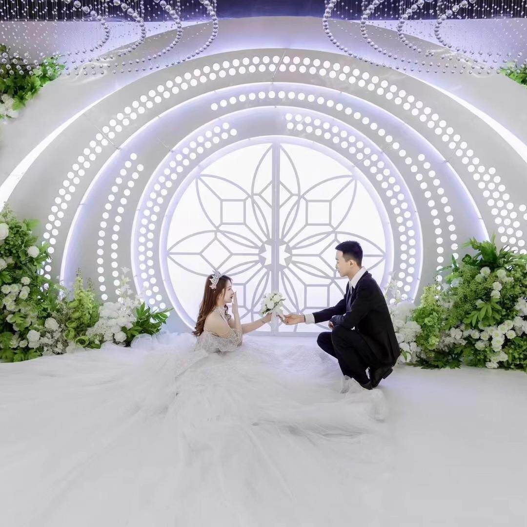 婚庆婚礼堂背景发光拱门大型铁艺雕刻道具婚礼堂舞台投射灯箱装饰