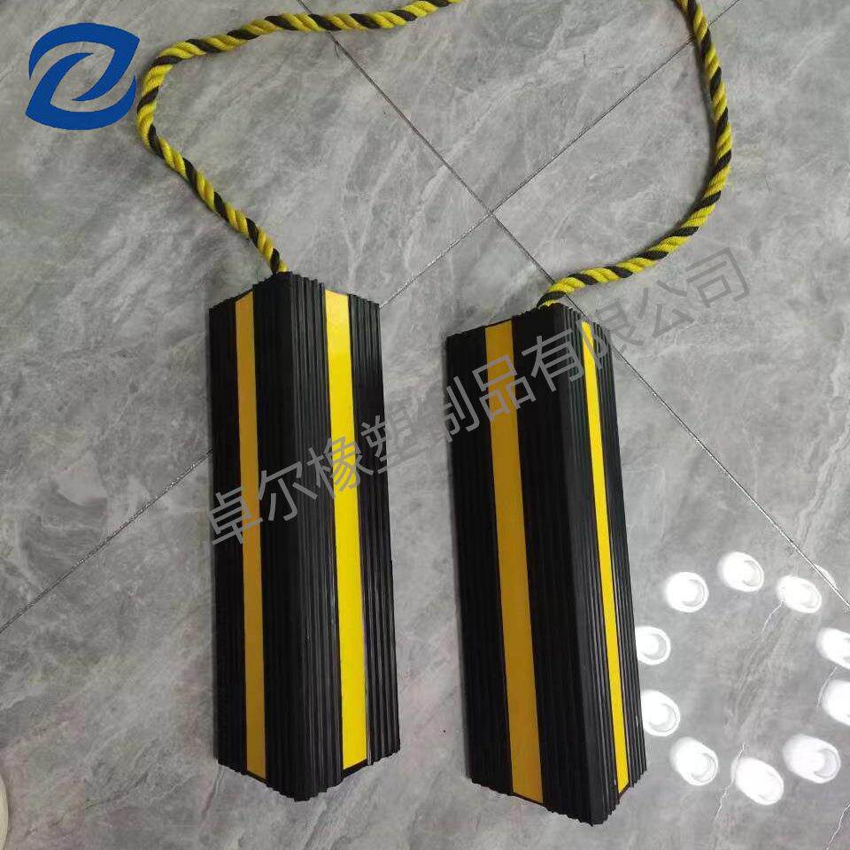 rubber橡胶轮挡300*180*160飞机轮挡汽车轮挡三角楔块防滑耐磨