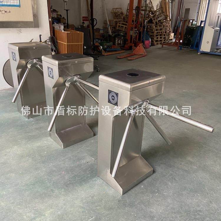 湖南旅游景点人行三叉滚闸单向通道 每次只放行一人 自动复位功能