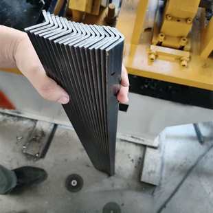 全自动角钢冷轧成型机械设备冲孔不等边角铁成型机 V槽滚压冷轧机