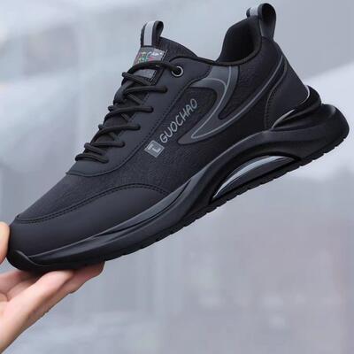 潮牌男鞋2026春夏新款软底透气百搭运动鞋皮面防水黑色跑步休闲鞋