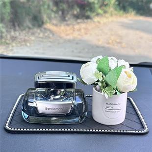 高档汽车香水座汽车内香薰精摆油车上清淡久香除氛持汽车用品味男
