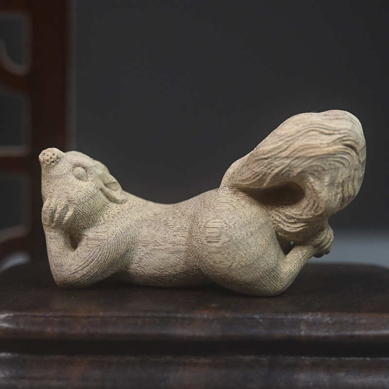 新金丝楠木松鼠摆件 可爱实木动物手把件桌面装饰品卡通笔架礼品