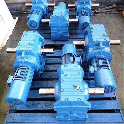 S77蜗轮齿轮减速机减速器具有自锁功能广泛用于起重输送搅拌设备