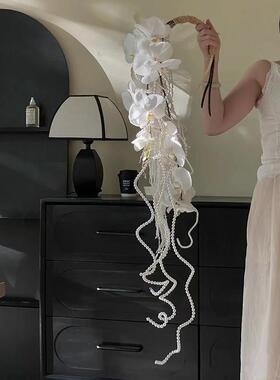 高级感蝴蝶兰瀑布仿真花婚礼新娘水滴手捧花结婚摄影珍珠手链花束
