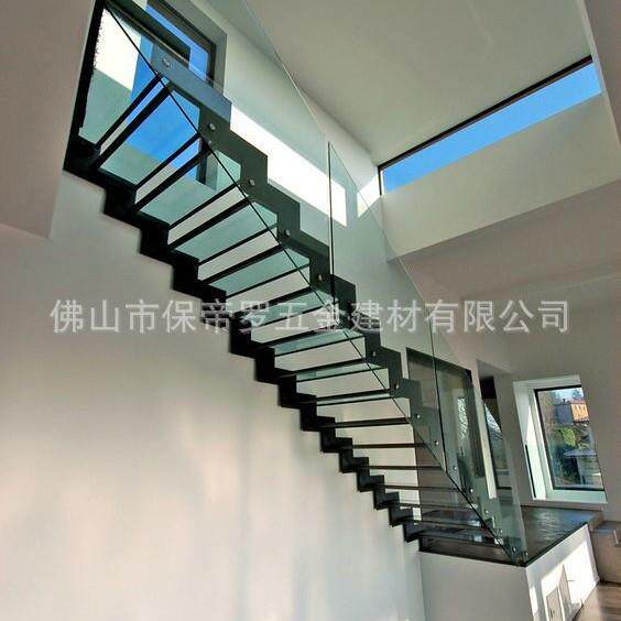 黑色烤漆龙骨钢化玻璃护栏夹胶玻璃踏板家用楼梯出口各国整梯