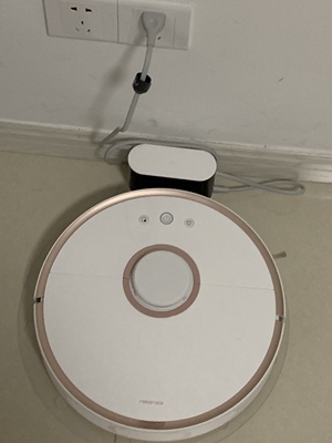 石头天猫礼盒版和IlifeT4扫地机器人哪个好，优缺点区别是？