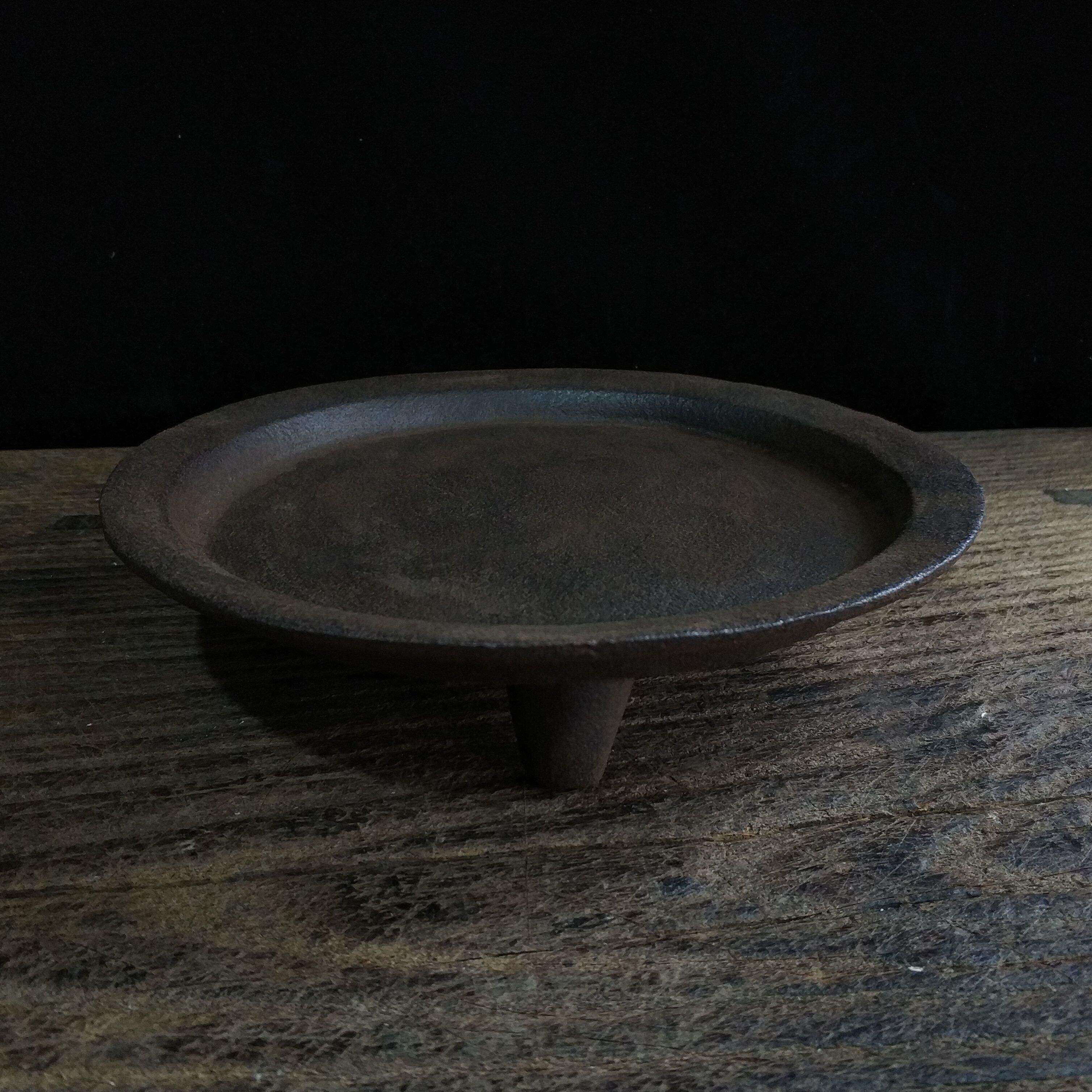 古董和古董热销收藏铸铁炉底盘灰色底座实用收藏民间怀旧工艺