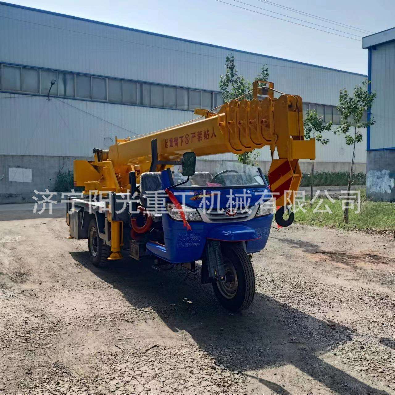 农村盖房5吨6吨三轮吊车 建筑工程小型三马子吊 农用三轮车吊机