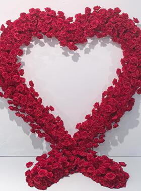 红色玫瑰爱心拱门布底心形桃心婚礼婚庆装饰布置拍照背景仿真花艺