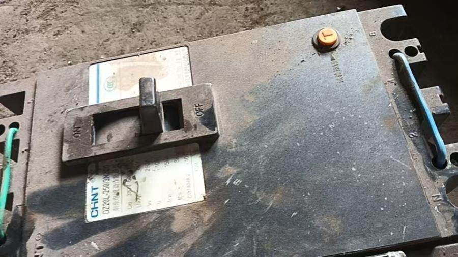 4月18日金华处置报废废旧变频器1台，接触器40个，空开2个（义乌）打包处理网络拍卖公告