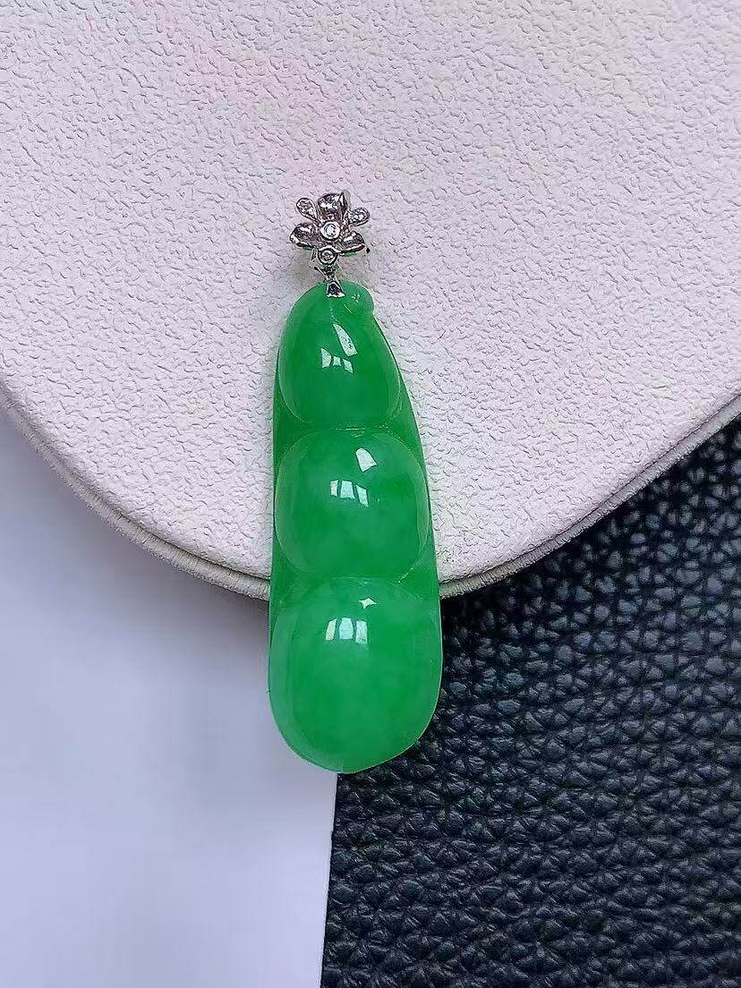 天然真品翡翠正品 水润细腻气质18k金镶嵌冰阳绿满阳色四季豆吊坠