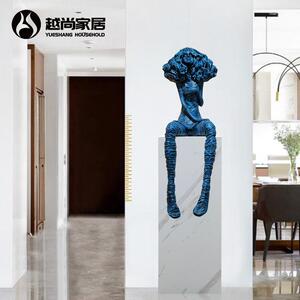 时尚女孩抽象人物软装饰品艺术家居坐姿少女雕塑橱窗门店落地摆件