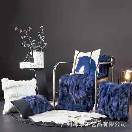 2024新款复古蓝抱枕被狐狸毛抱枕蓝白靠垫沙发靠垫高级蓝样板间搭