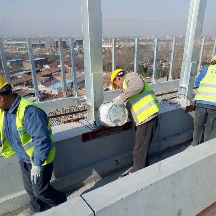 重力式流动砂浆风声屏障底座安装填充高强微膨胀大流动 重力砂浆