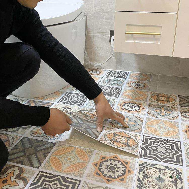 卫生间地板贴浴室防水地贴厨房厕所地砖防滑耐磨水泥地面自粘地贴