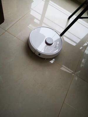 扫地机器人美的R1-L083B和石头T61哪个好，差别大不大？