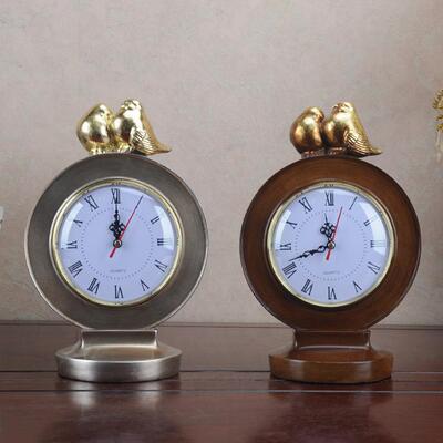 创意时钟摆件复古罗马文座钟欧式家居钟表特色摆件树脂工艺品