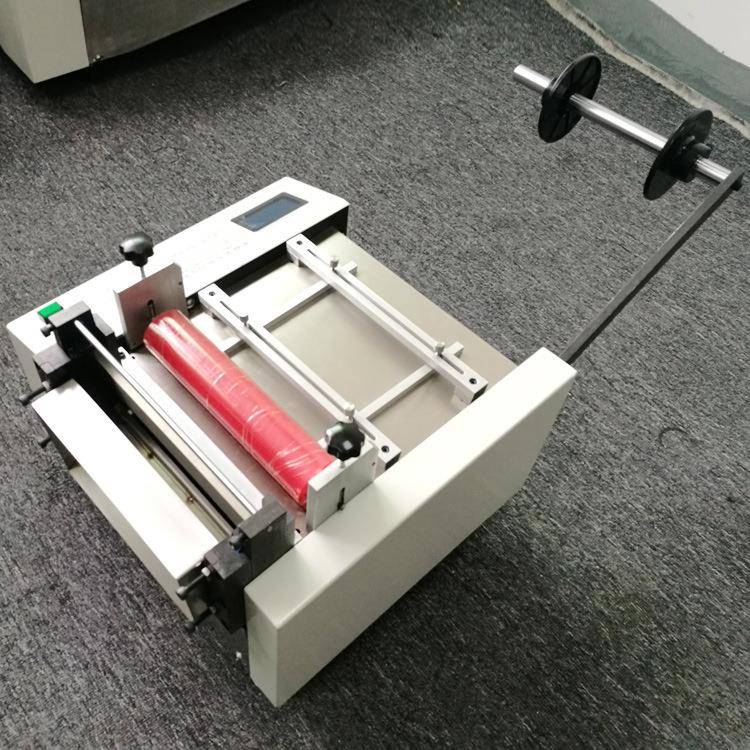 小型绝缘纸全自动切纸机小型离型纸裁纸机不干胶纸电动切片机