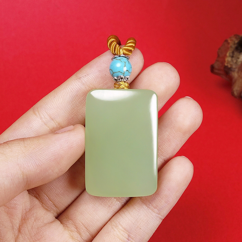 1寓意：平平安安和田玉细腻油润湖水绿平安无事牌挂件25.19克