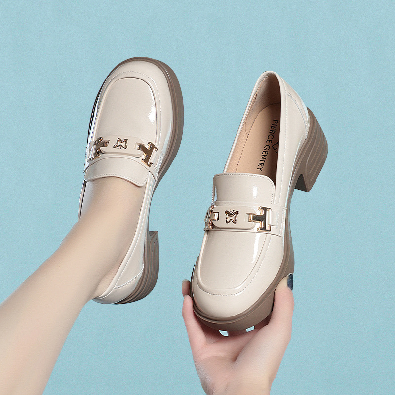 欧洲站米白乐福鞋女秋秋2024新款亮皮女鞋软底女士小皮鞋英伦风