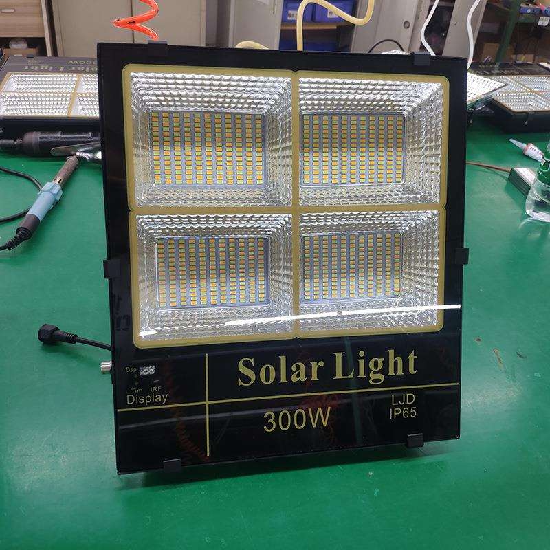 户外太阳能灯室外照明节能太阳能庭院灯家用100w超亮太阳能投光灯