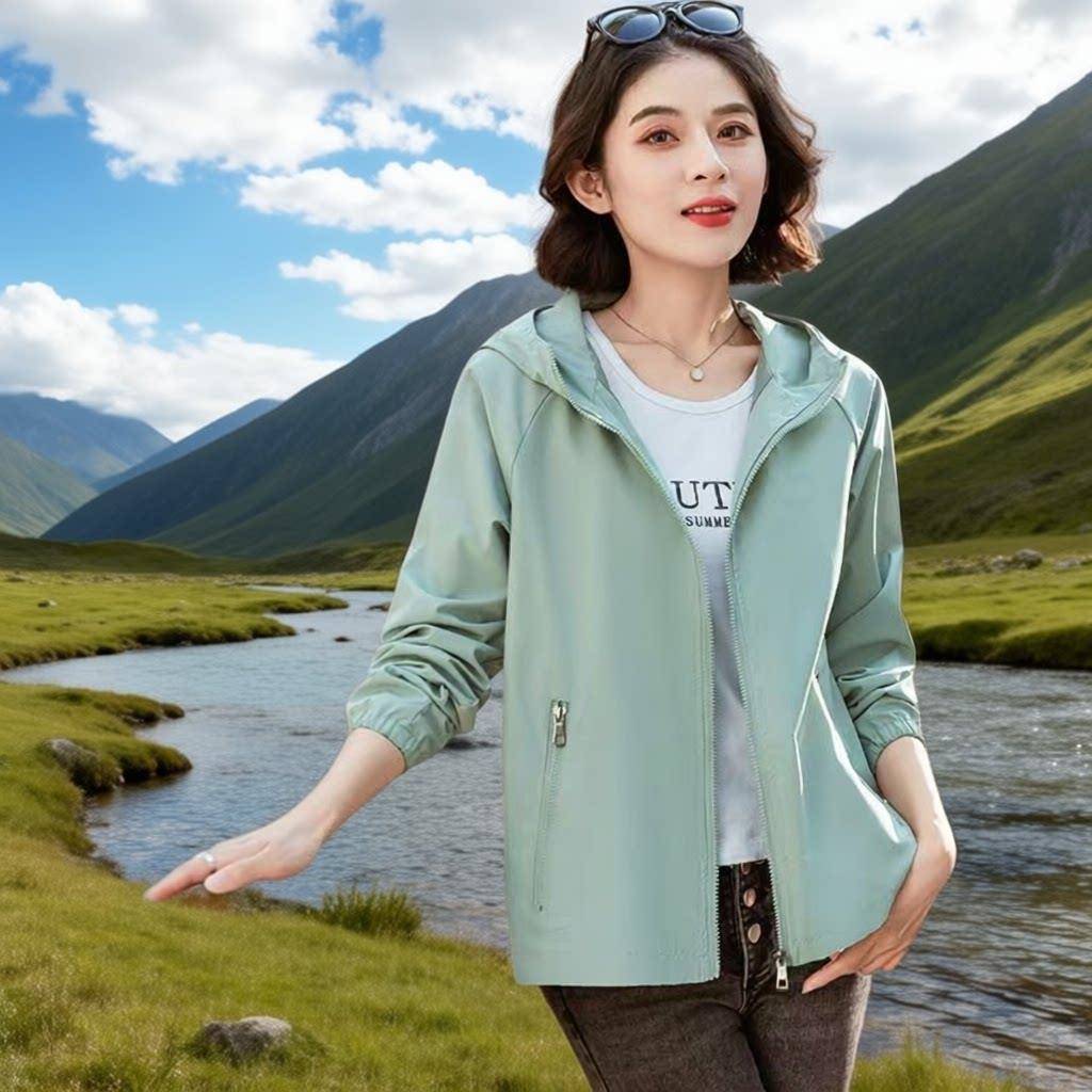 好货春秋短款外套女时尚洋气连帽宽松休闲冲锋衣大码两层防水防风