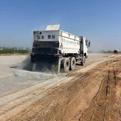 道路消解石灰撒布车工厂供应各种规格水泥粉料撒布机