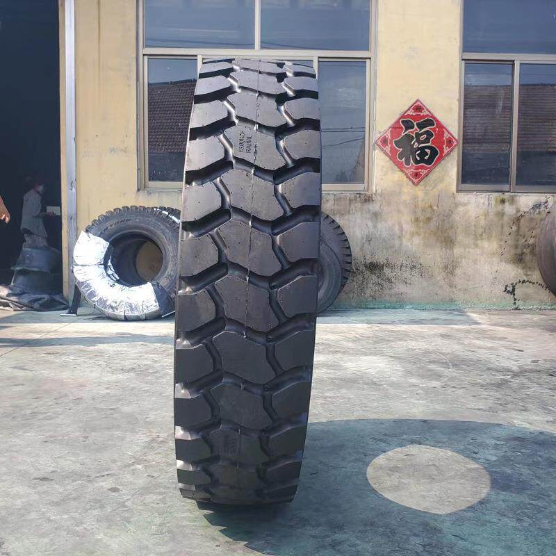 1300R25轮胎 宽体车矿卡自卸车全钢丝工程加厚耐磨轮胎