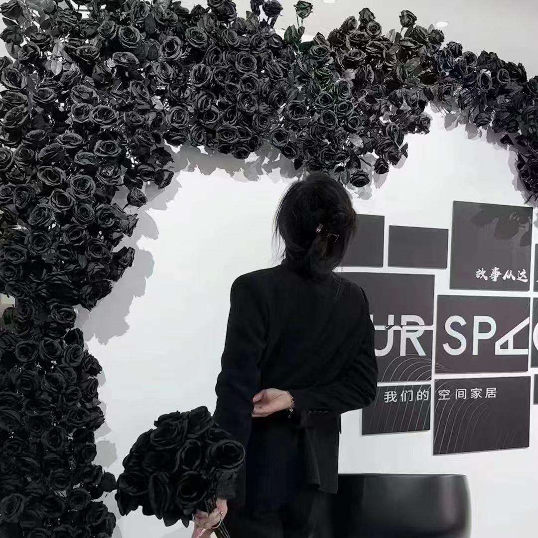 玫瑰花瀑布花艺布置花海婚庆商场节日网红打卡背景花墙情人节花墙