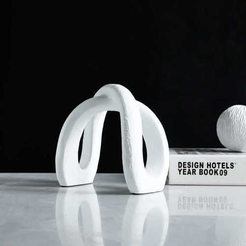 现代简约创意白色缠绕树脂摆件售楼处样板房客厅桌面软装饰品