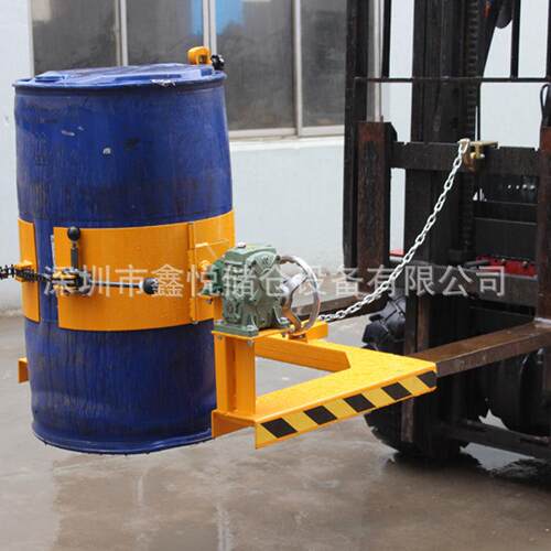 叉车专用倒桶机具抱箍式手摇翻转倒桶夹具油桶搬运夹