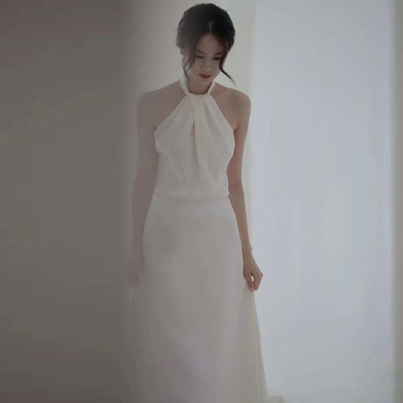 法式缎面轻婚纱2025新款新娘气质简约鱼尾迎宾出门纱超仙挂脖礼服