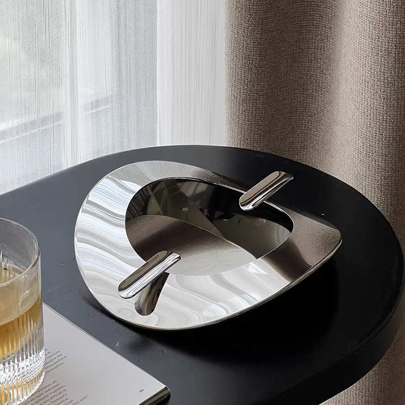 不锈钢高级感烟灰缸摆件简约轻奢防飞灰客厅家用金属银色曲面烟缸