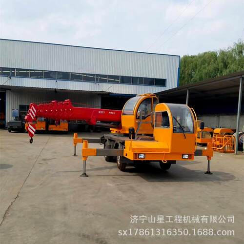 四不像自制吊车8吨小型变形金刚起重机40米吊臂大小吊钩可选