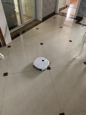 科沃斯DK45和扫地机器人哪个好，优缺点区别是？