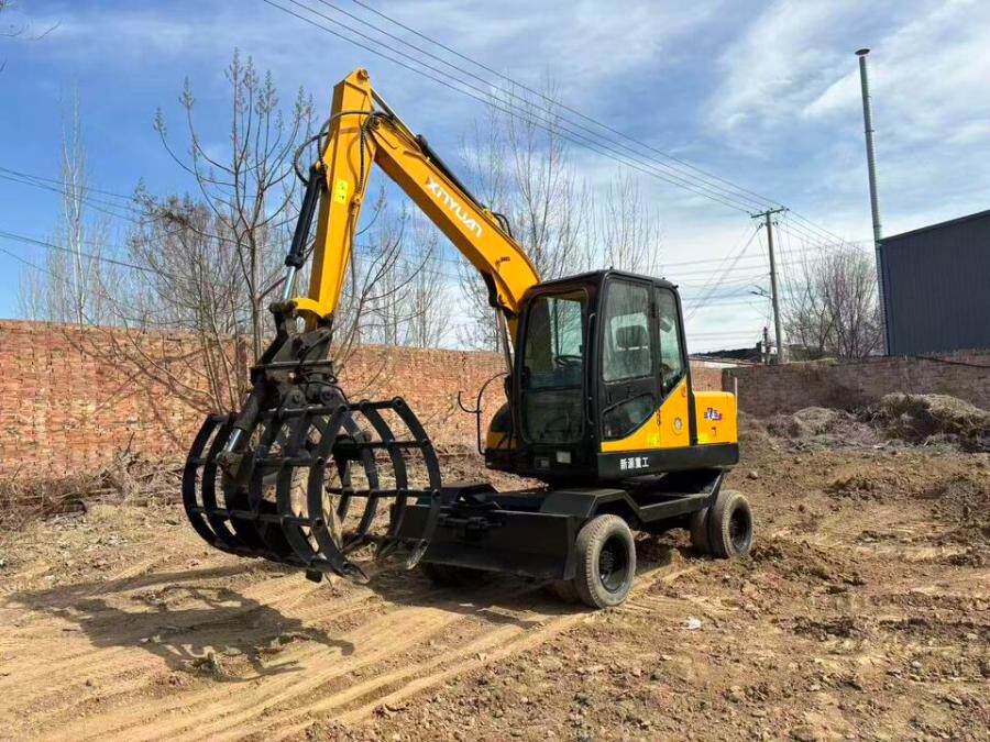 3月25日邢台新源65轮式挖掘机带夹子带挖斗网络拍卖公告