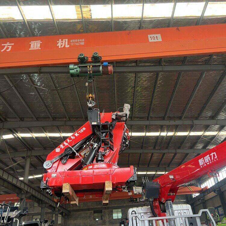 【程力集团】折叠臂车载移动式起重机安装