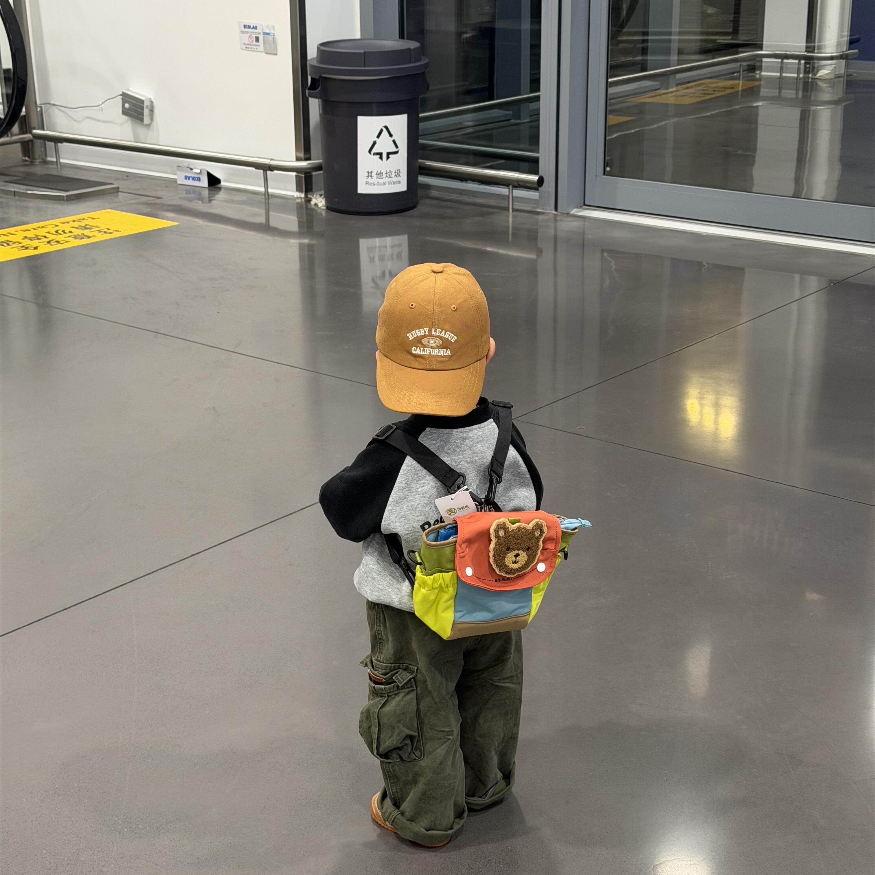 小熊儿童背包小学生书包幼儿园超轻宝宝背包轻便迷你可爱双肩旅游