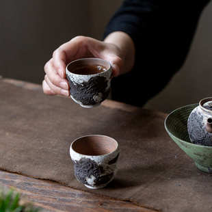 老岩泥粉引茶杯个人杯主人杯手工浮雕茶杯单杯陶瓷粗陶品茗杯 日式