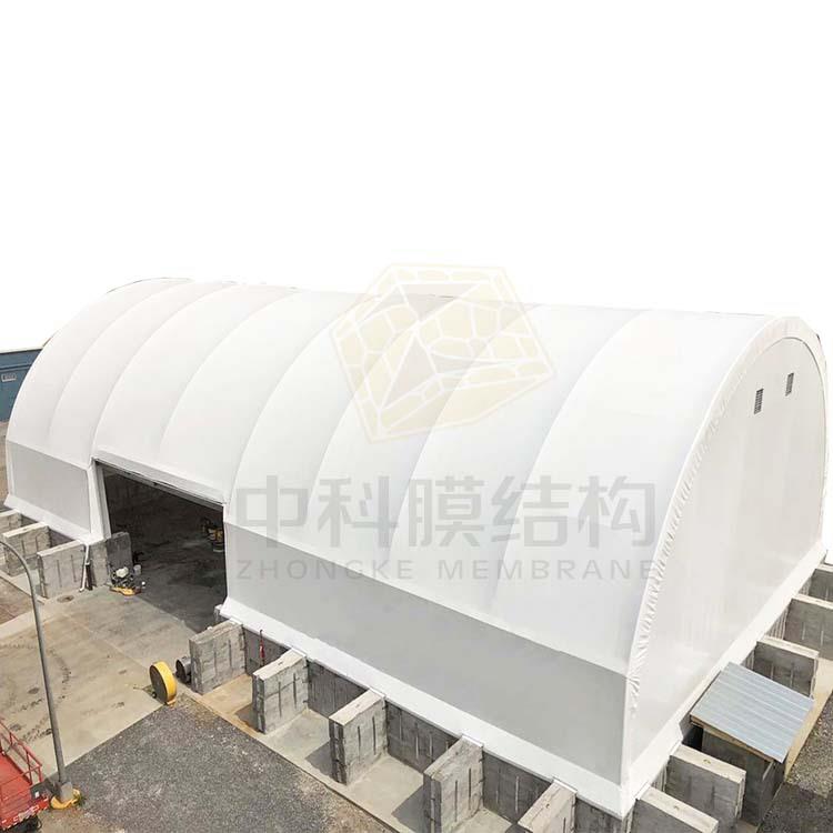 低价格户外高抗风PVC圆顶膜结构存储仓库遮阳棚设计加工车间雨棚