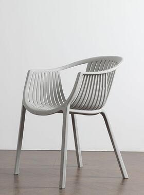 北欧塑料椅户外靠背PP休闲椅子客厅洽谈椅欧式扶手懒人椅